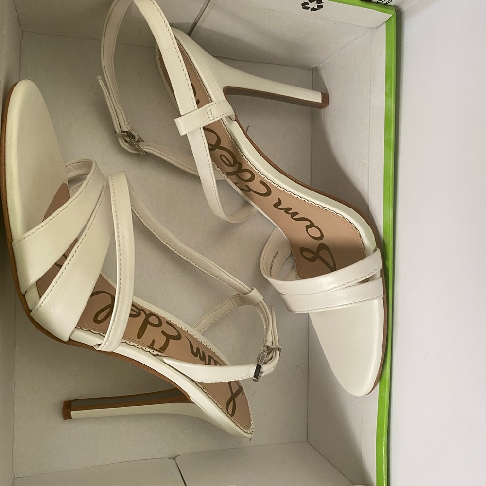 *Brand New* Sam Edelman White Sandals  size 9.5